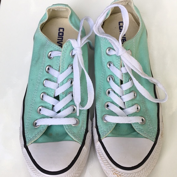 Converse Shoes - Converse Low Tops size 7